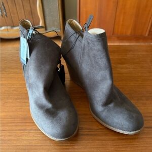 Time and Tru Wedge Ankle Booties – Size 11 – Memory Foam – NWOT